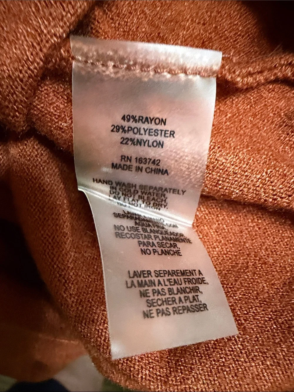 Classic V-Neck Sweater in Rust SZ 1X